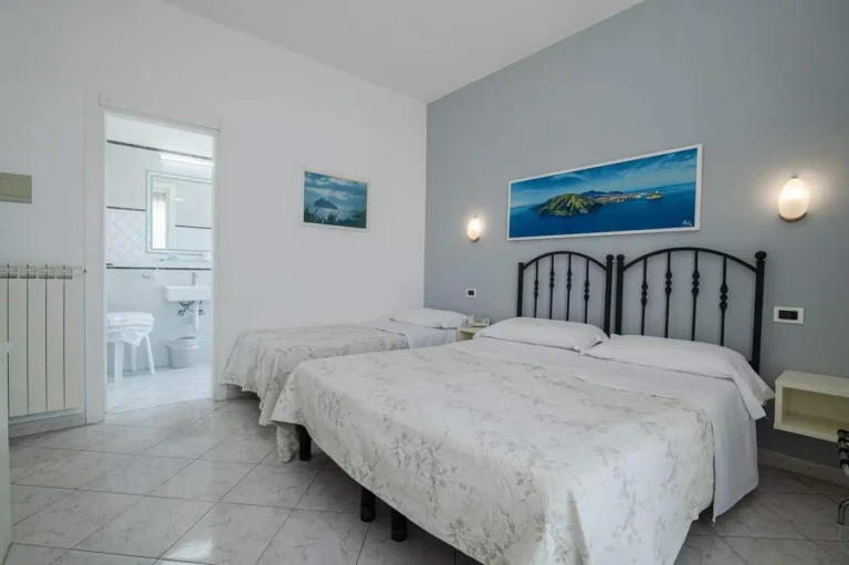 Camera doppia con balcone, letto matrimoniale e letto singolo