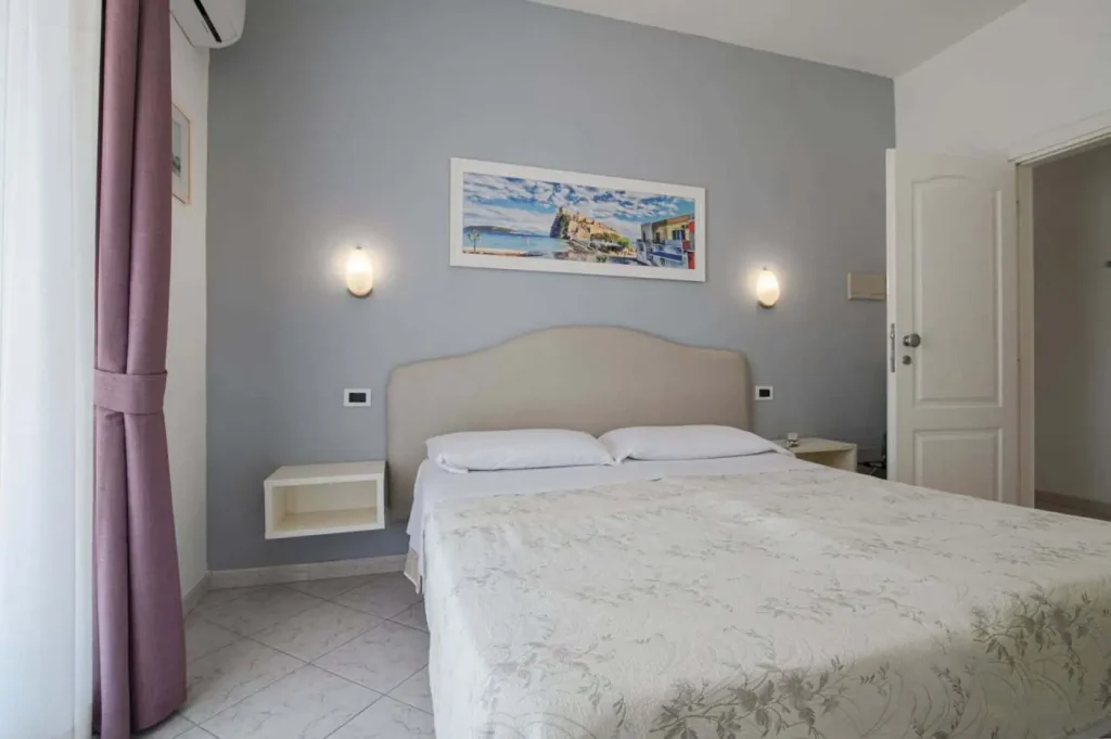 Camera doppia vista mare con letto matrimoniale