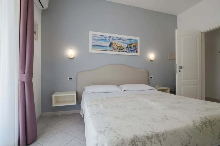 Camera doppia vista mare con letto matrimoniale